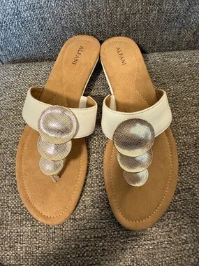NEW Alfani Fleur White Slide Thong Sandals Metallic Gold Disc Embellishments  9